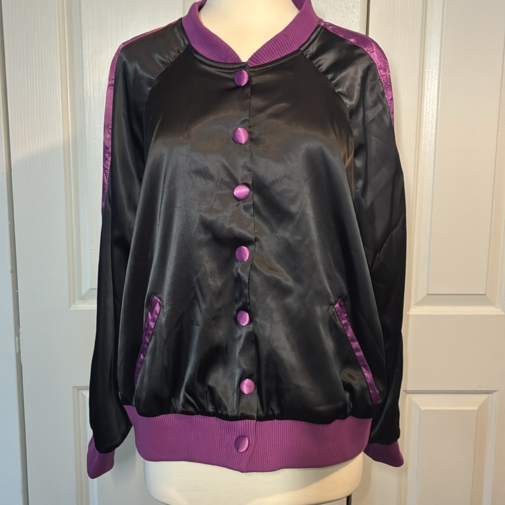 Black and Purple Graphic Jacket HOCUS POCUS      .   Used good condition - Picture 2 of 10